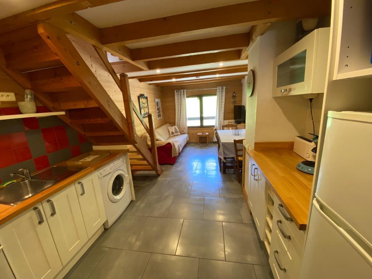 LE GENEPI bel appartement avec terrasse dans vieille ferme de montagne rénovée Les Orres Extérieur photo