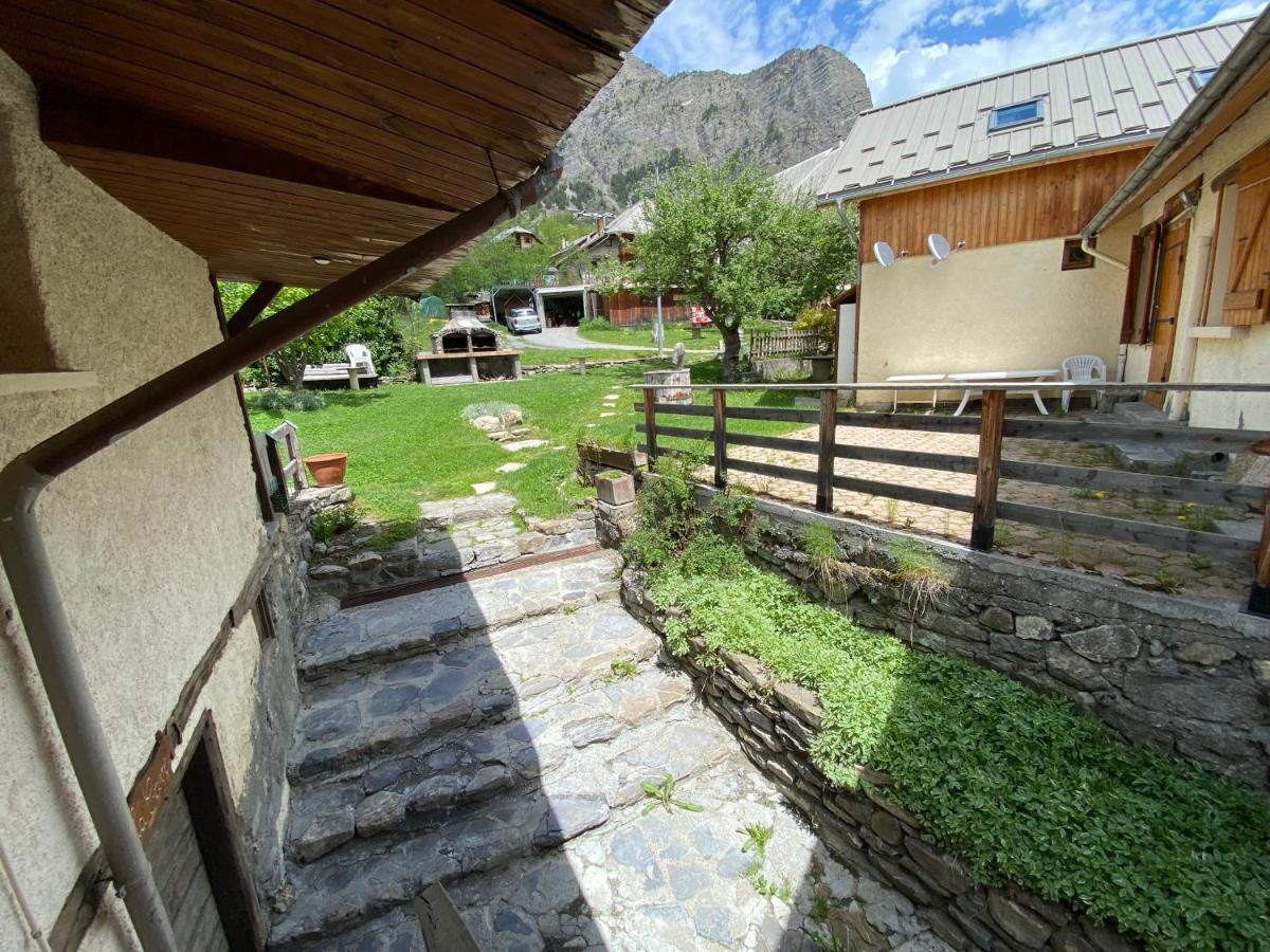 LE GENEPI bel appartement avec terrasse dans vieille ferme de montagne rénovée Les Orres Extérieur photo