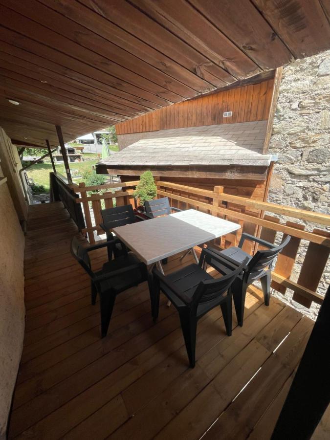 LE GENEPI bel appartement avec terrasse dans vieille ferme de montagne rénovée Les Orres Extérieur photo